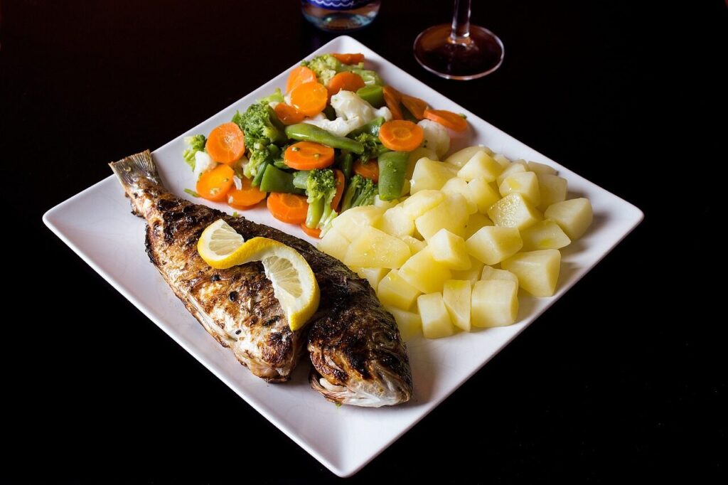 Grilled tambaqui ribs served with farinha and sides in an Amazon restaurant