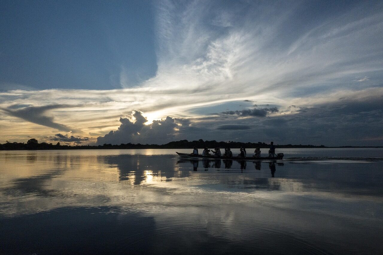 Manaus travel guide highlight: dark Rio Negro meeting the sandy Amazon River